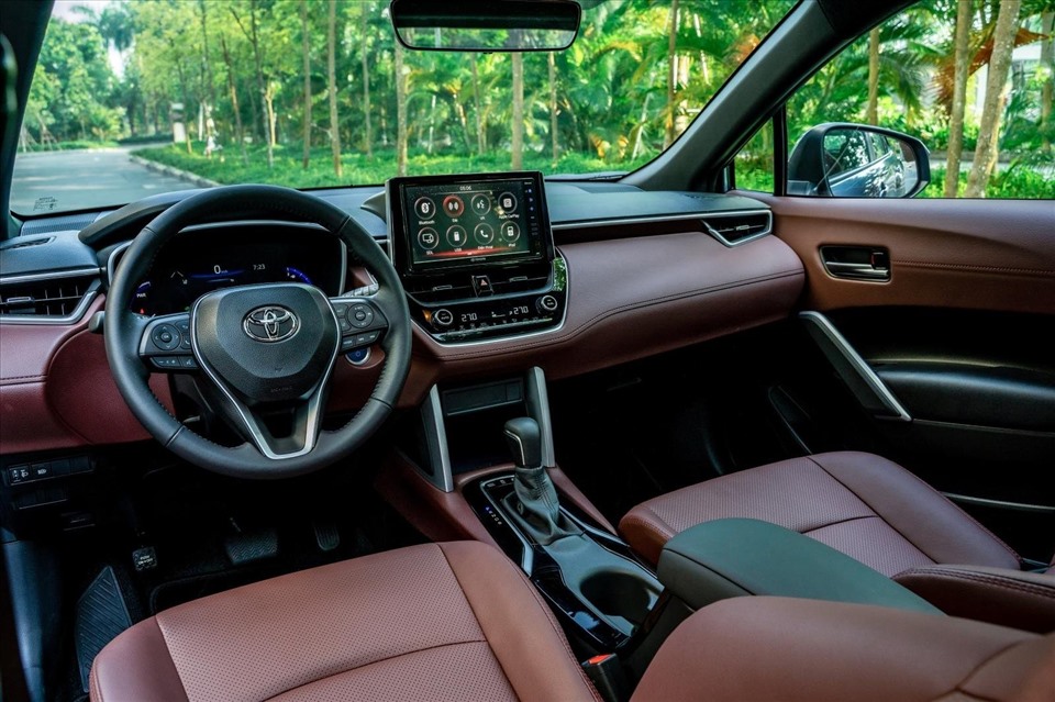 Mua xe oto Toyota nên chọn Corolla Altis hay Corolla Cross? - Ảnh 2