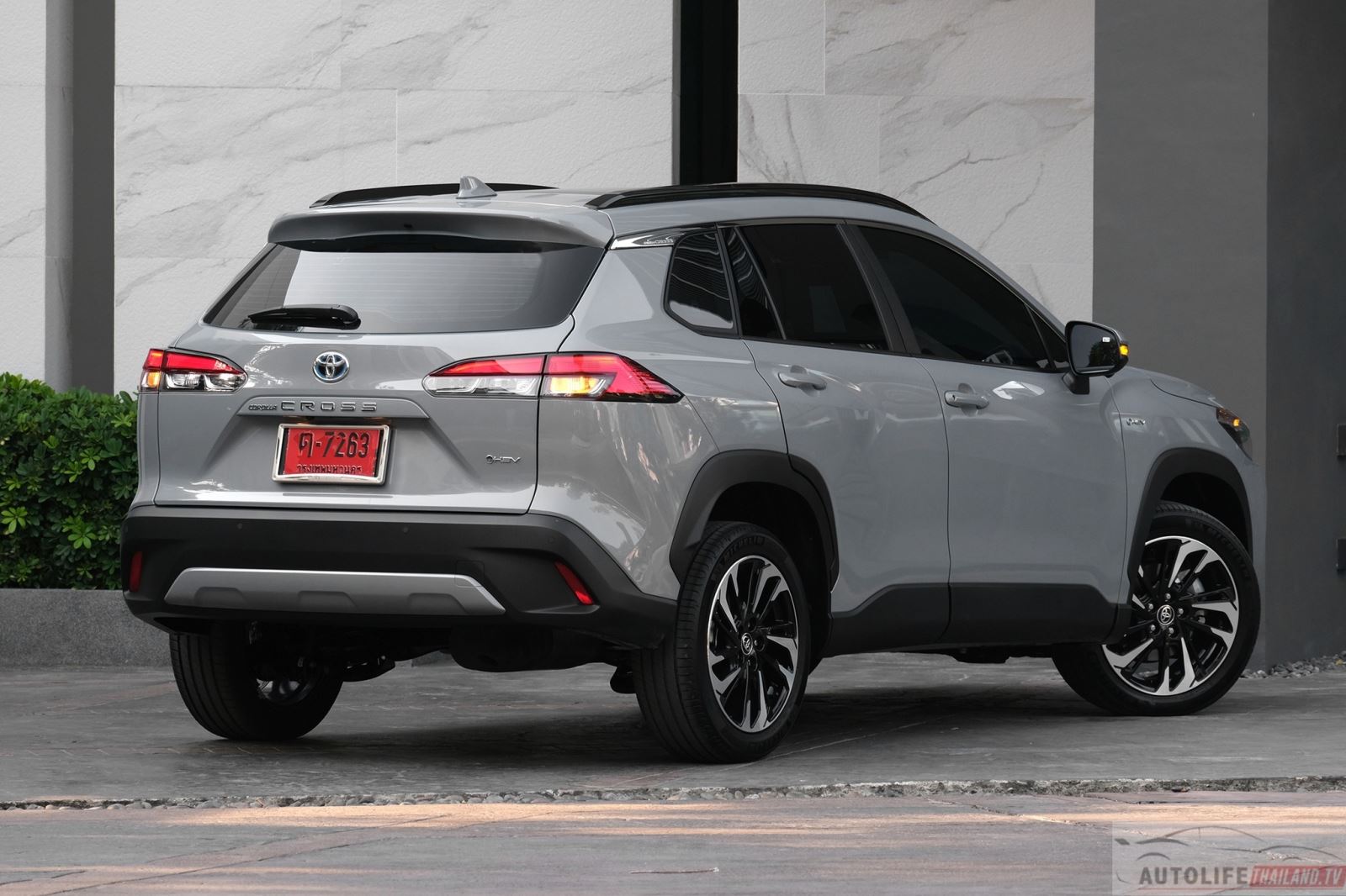 Cản sau xe Toyota Cross 2024