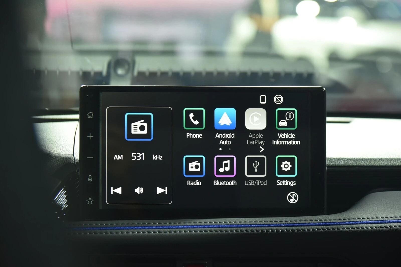 Màn hình cảm ứng 10.1 inch hỗ trợ kết nối Apple CarPlay/Android Auto